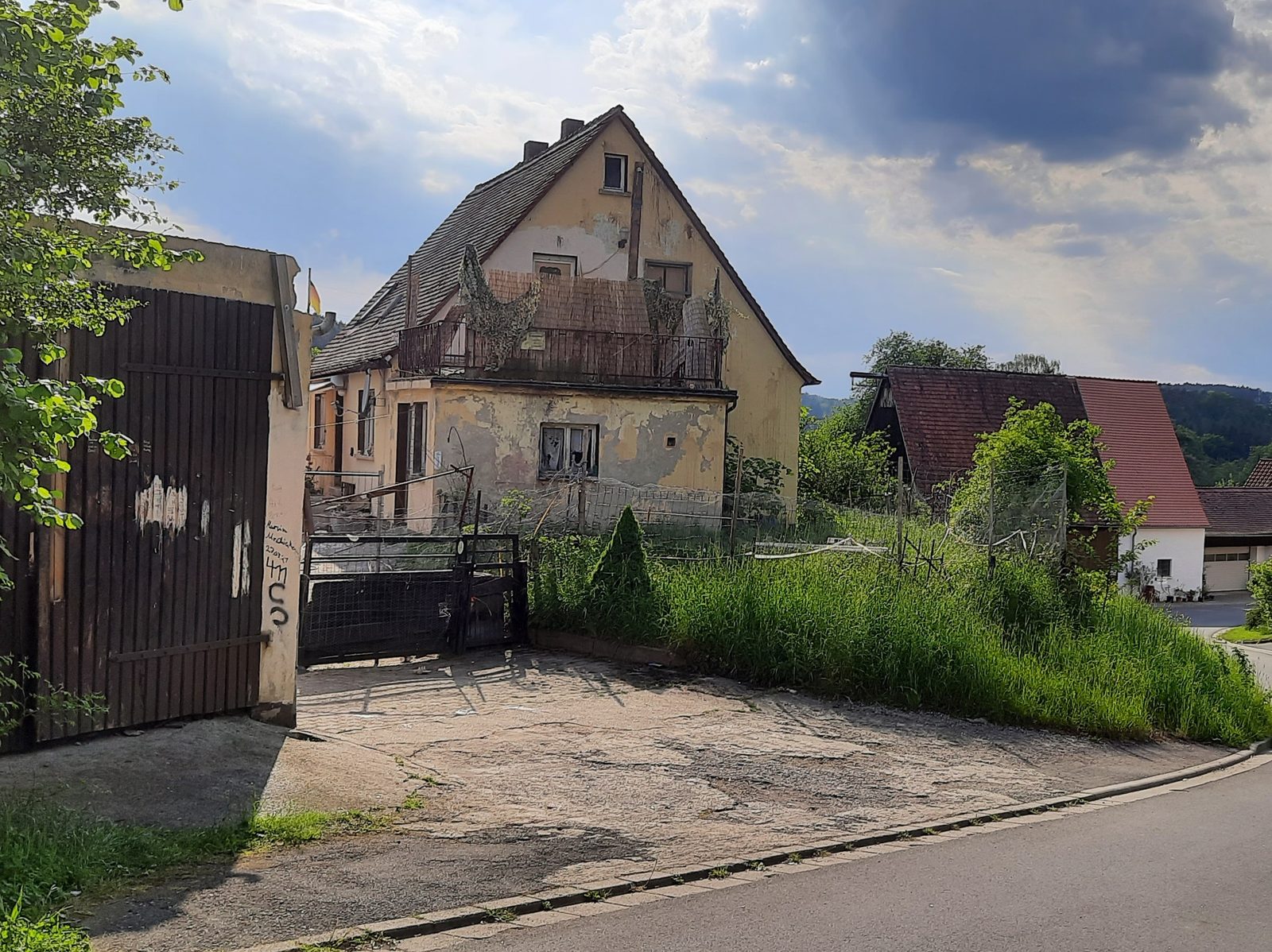 Die Drachenschanze, das 2022 abgerissene Elternhaus des Drachenlords in Altschauerberg